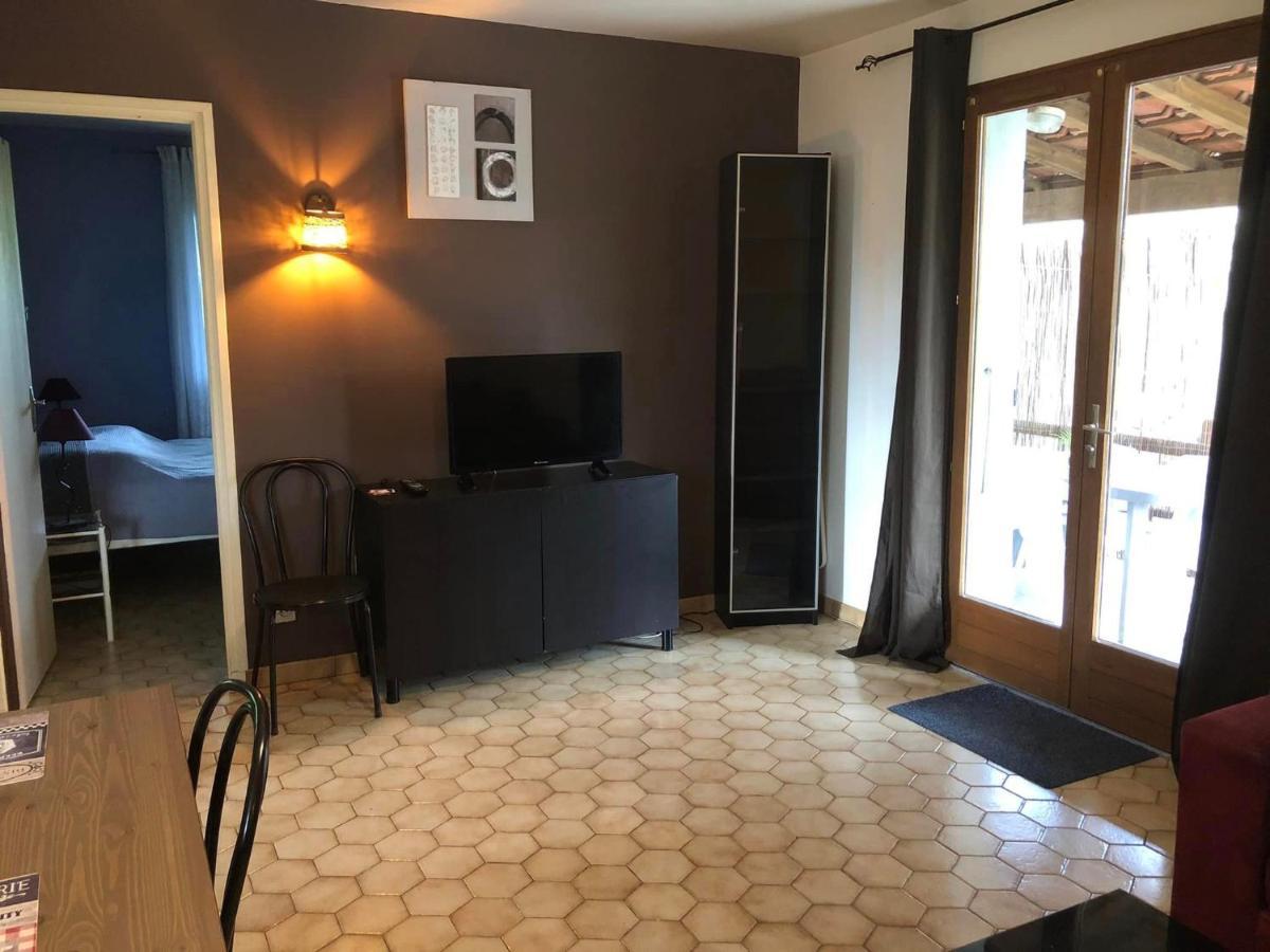 Hotel Les Persedes Lavilledieu  ภายนอก รูปภาพ