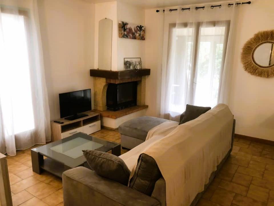 Hotel Les Persedes Lavilledieu  ภายนอก รูปภาพ