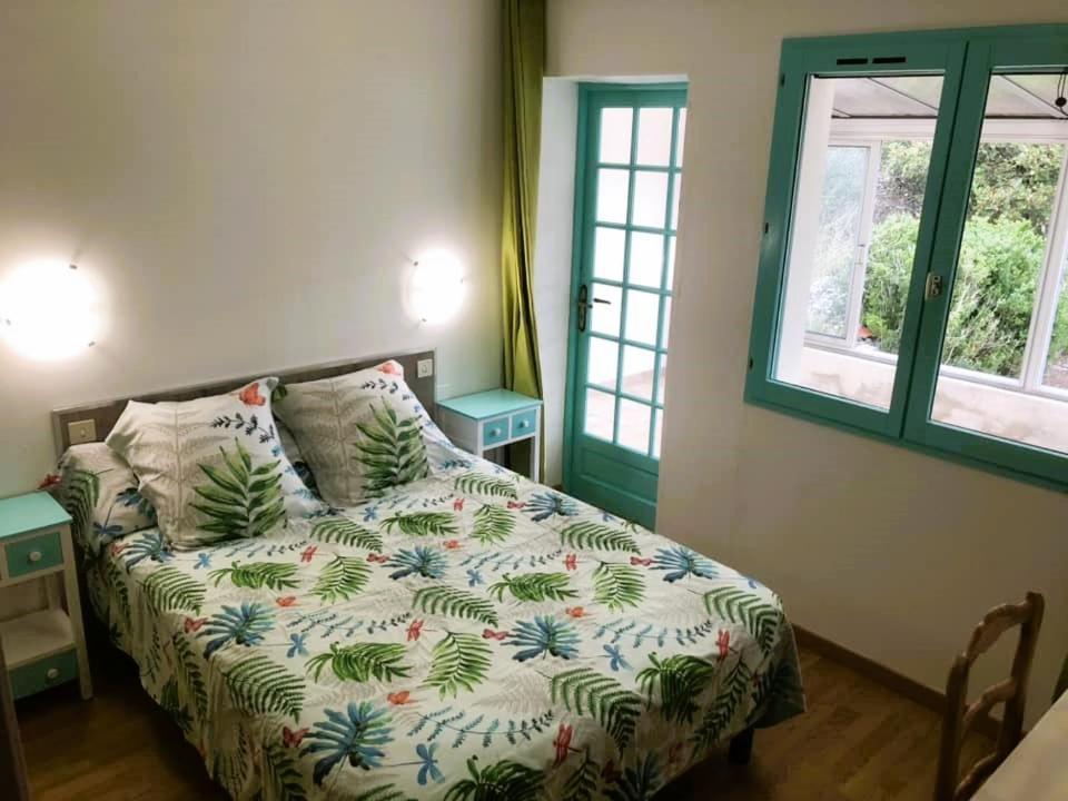 Hotel Les Persedes Lavilledieu  ภายนอก รูปภาพ