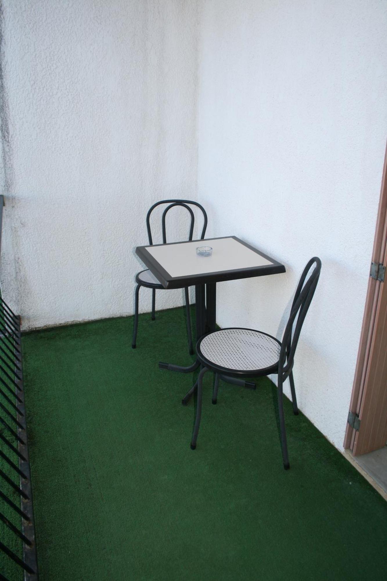 Hotel Les Persedes Lavilledieu  ภายนอก รูปภาพ