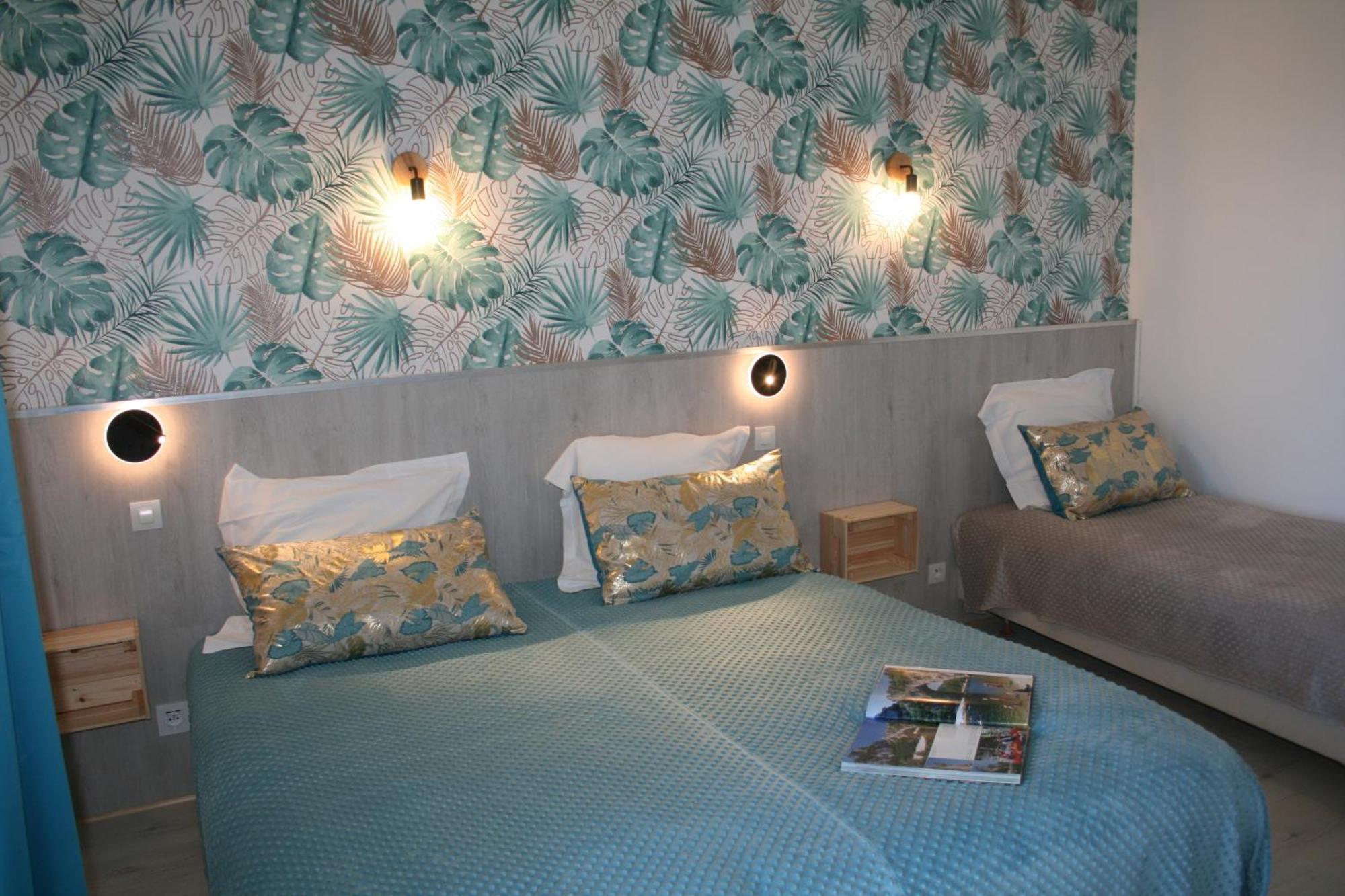 Hotel Les Persedes Lavilledieu  ภายนอก รูปภาพ