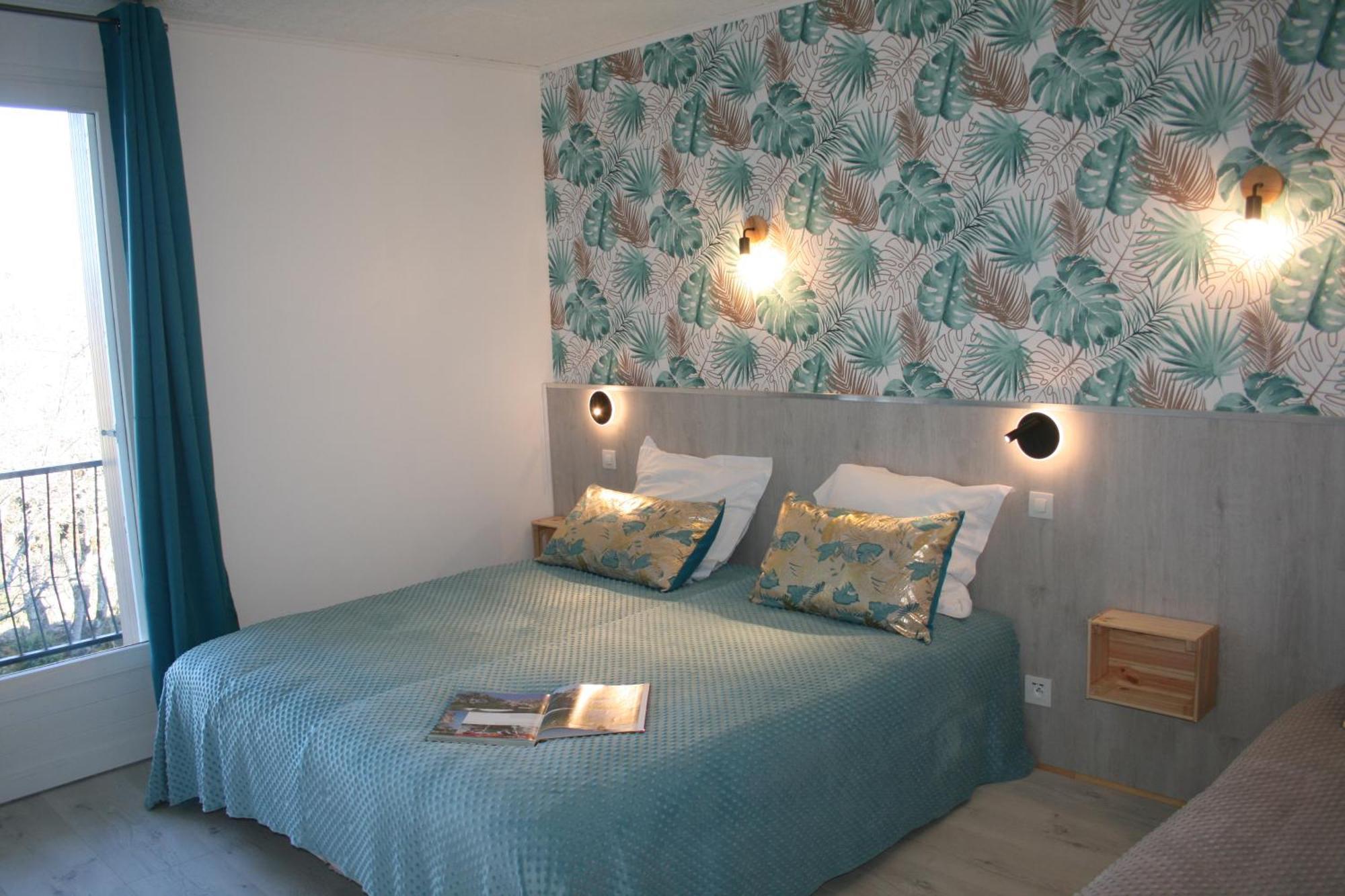 Hotel Les Persedes Lavilledieu  ภายนอก รูปภาพ