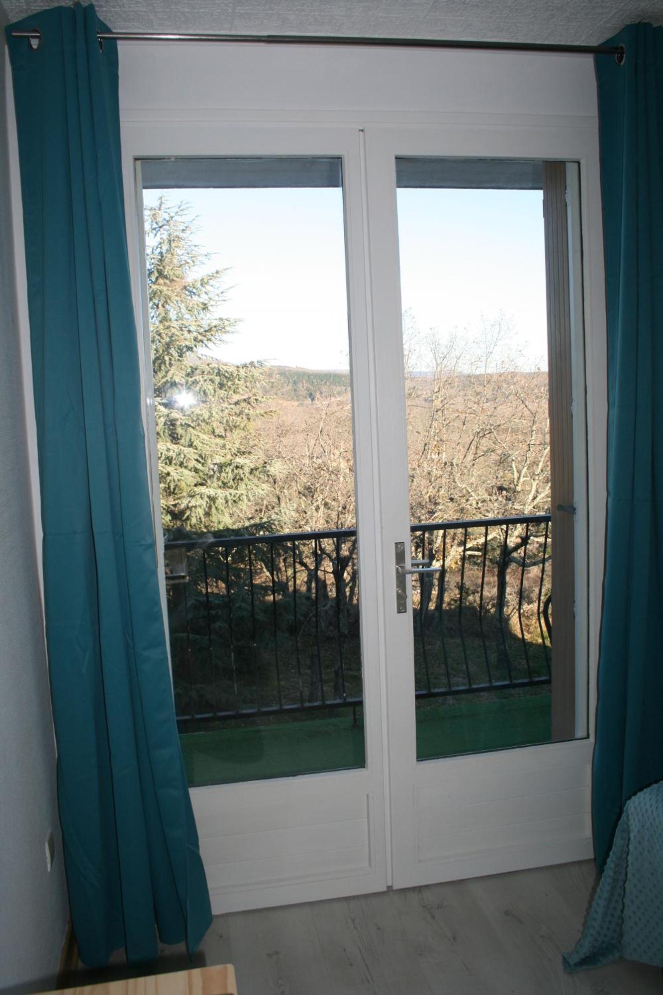 Hotel Les Persedes Lavilledieu  ภายนอก รูปภาพ