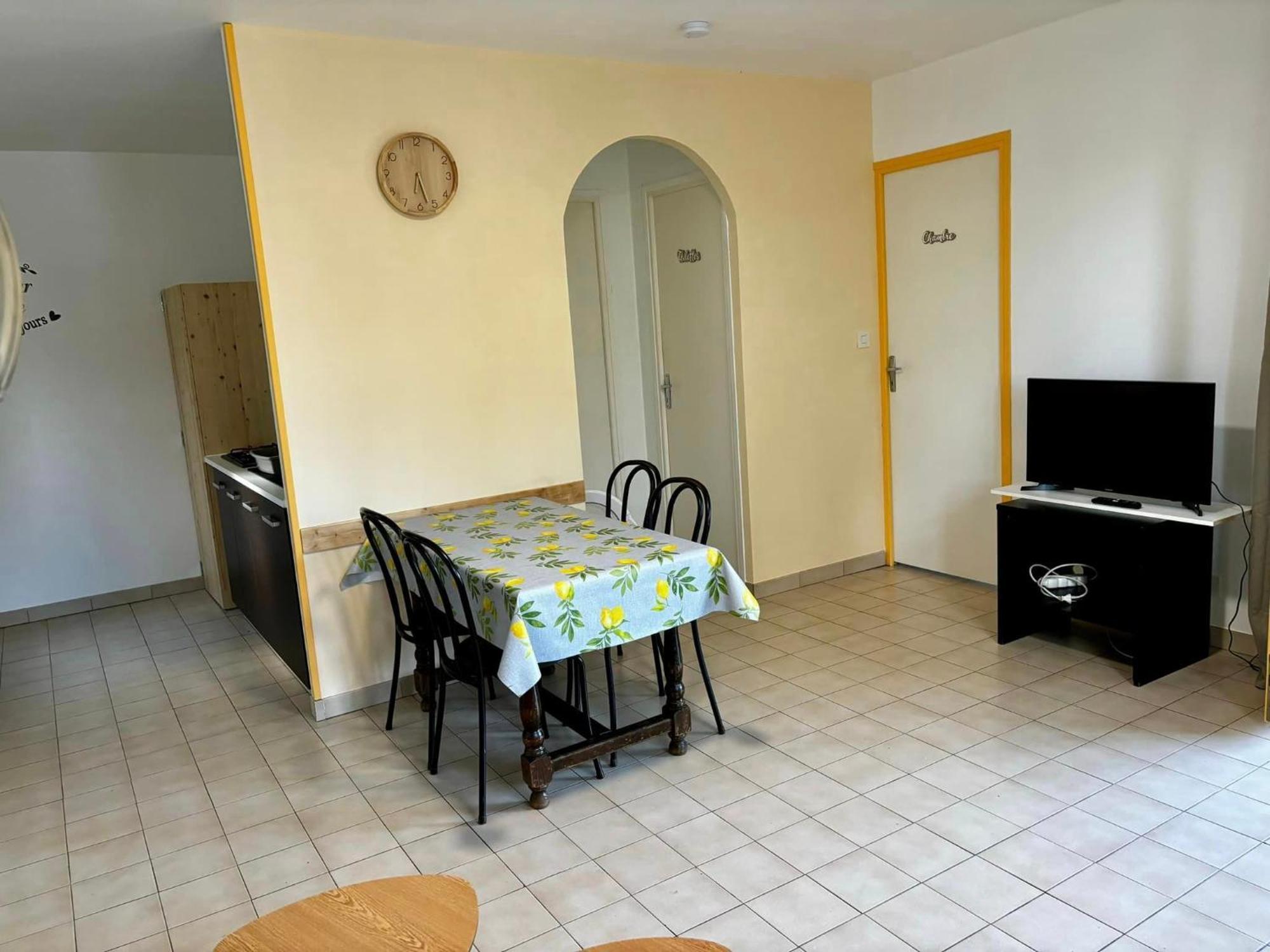 Hotel Les Persedes Lavilledieu  ภายนอก รูปภาพ