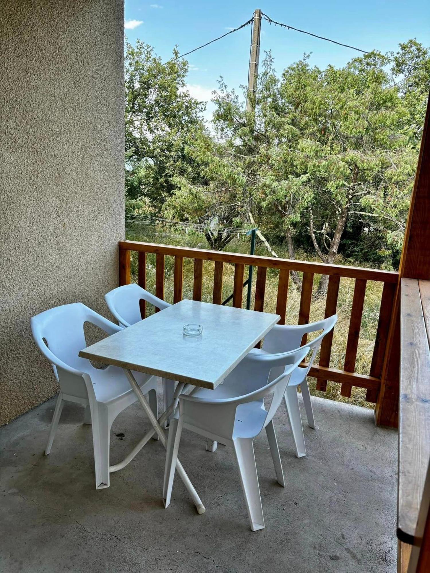 Hotel Les Persedes Lavilledieu  ภายนอก รูปภาพ