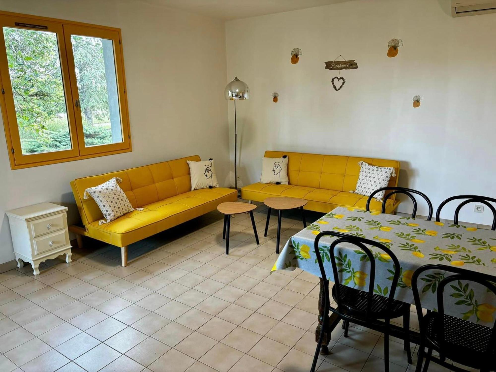 Hotel Les Persedes Lavilledieu  ภายนอก รูปภาพ