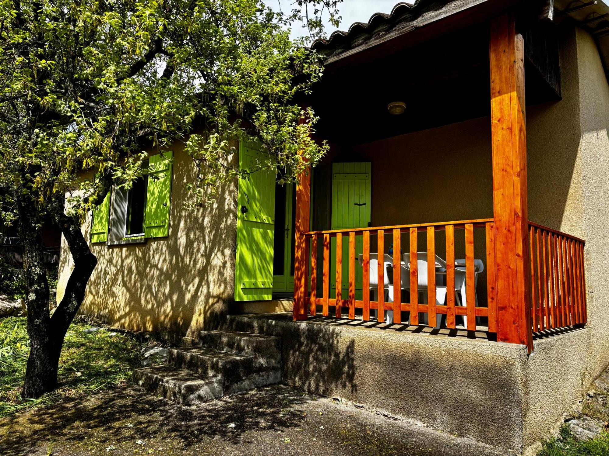 Hotel Les Persedes Lavilledieu  ภายนอก รูปภาพ