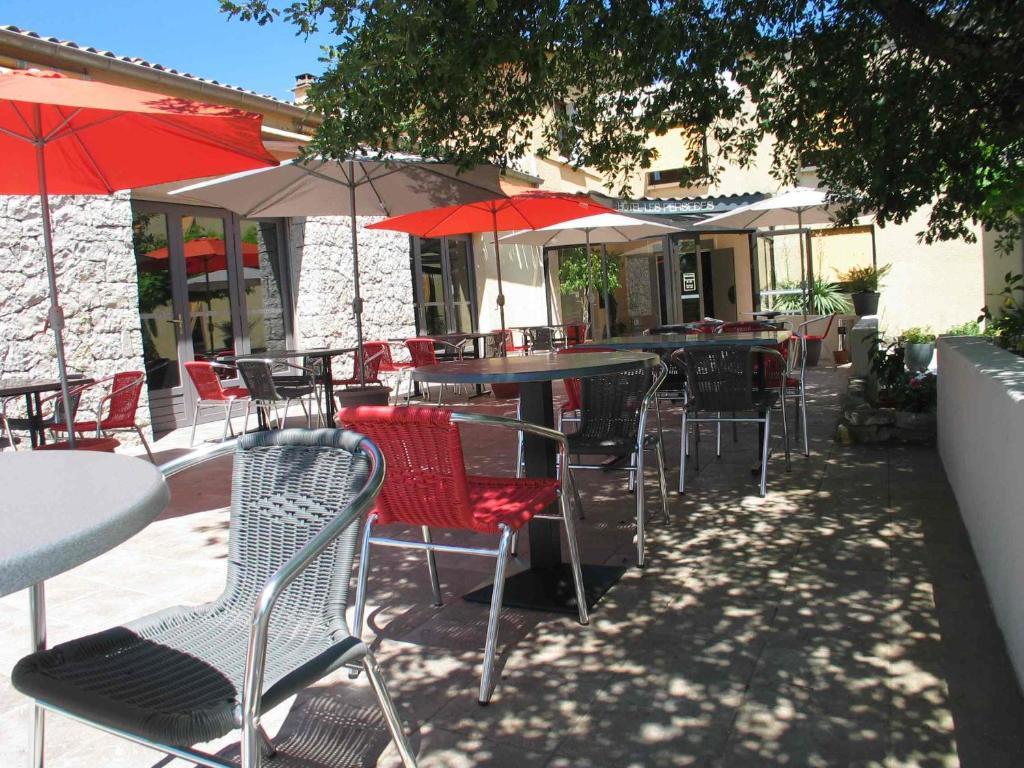 Hotel Les Persedes Lavilledieu  ภายนอก รูปภาพ