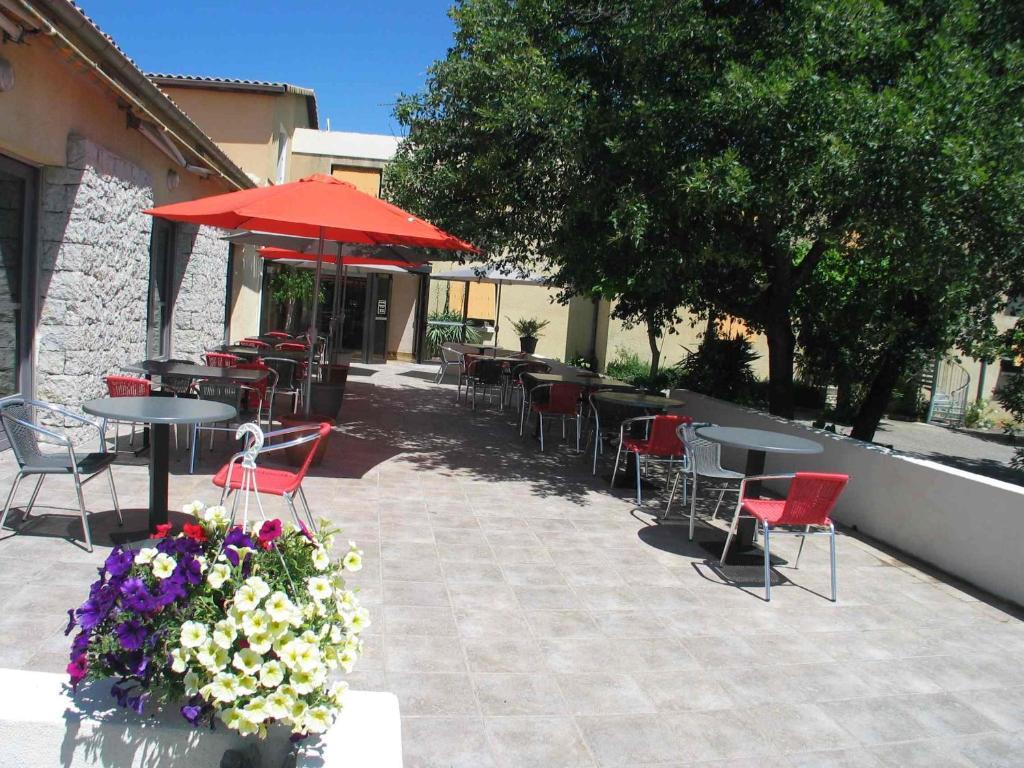 Hotel Les Persedes Lavilledieu  ภายนอก รูปภาพ