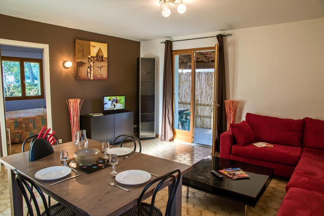 Hotel Les Persedes Lavilledieu  ภายนอก รูปภาพ