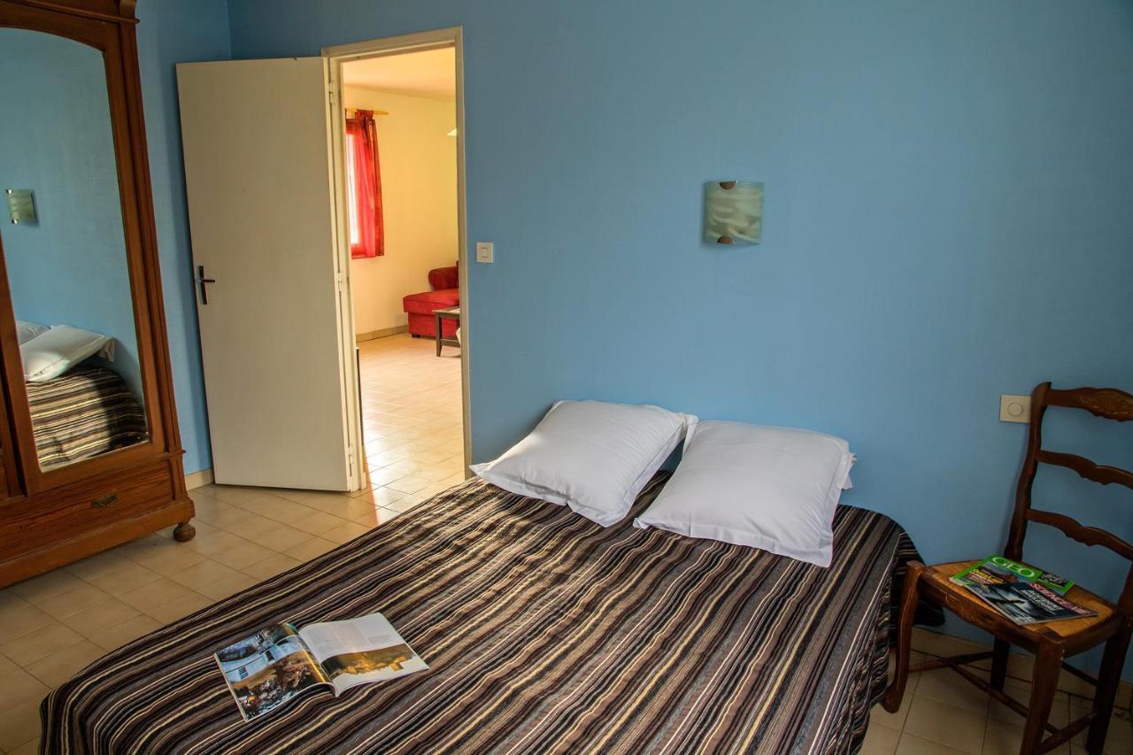 Hotel Les Persedes Lavilledieu  ภายนอก รูปภาพ